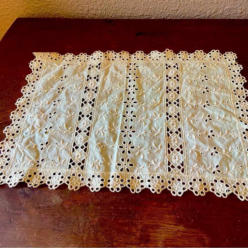 3pc Vintage Eyelet Doily Set pale greenish ecru